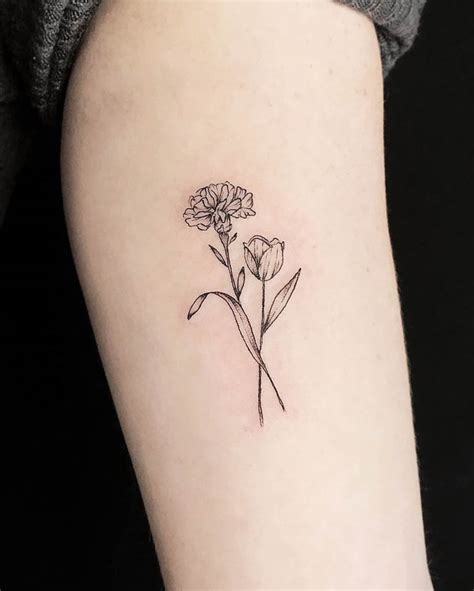 tatuaggio piccolo fiore|98 bellissimi tatuaggi con fiori e significato